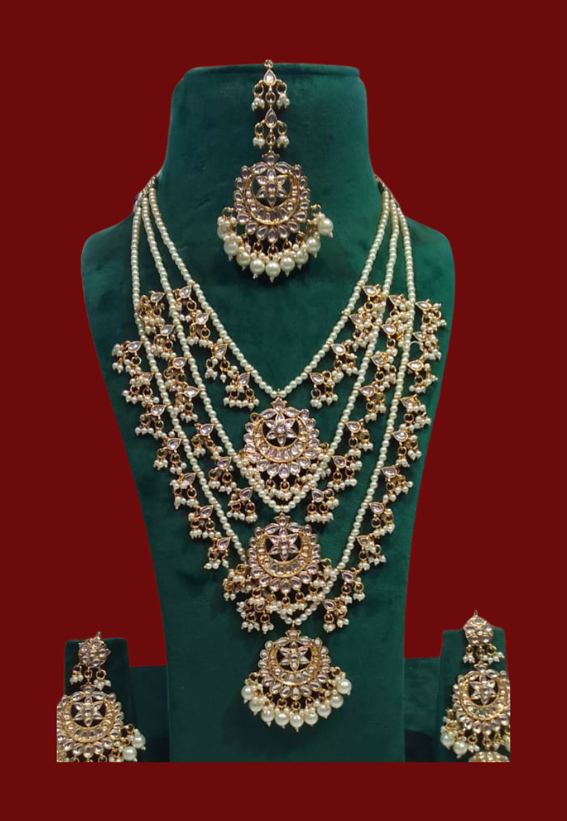 Gold and pearl necklace set