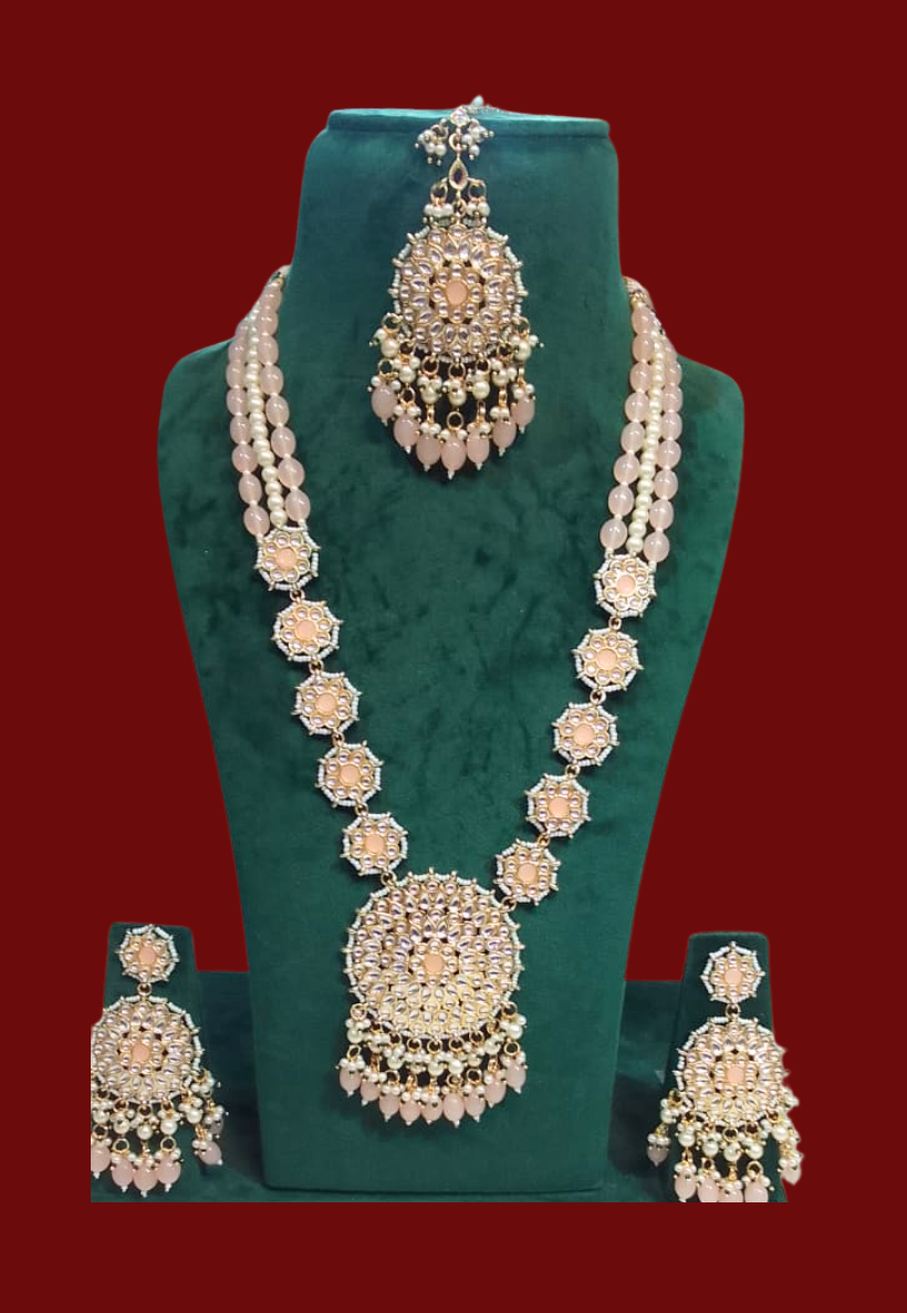 Gold and pearl stonework necklace set